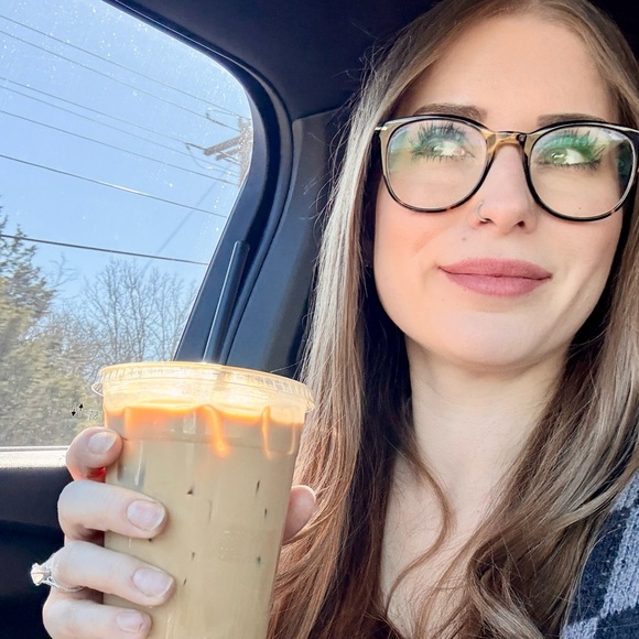 Meet your Posher, Kelsie!! - Picture 3 of 7